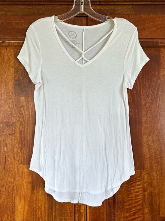 Tops - V-Neck Short Sleeve Tee